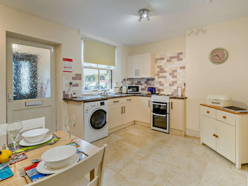 2-Bed Cottage in Central Keswick photo 3