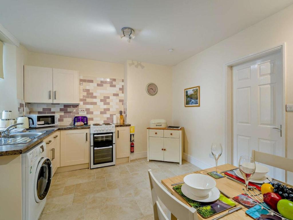 2-Bed Cottage in Central Keswick photo 6