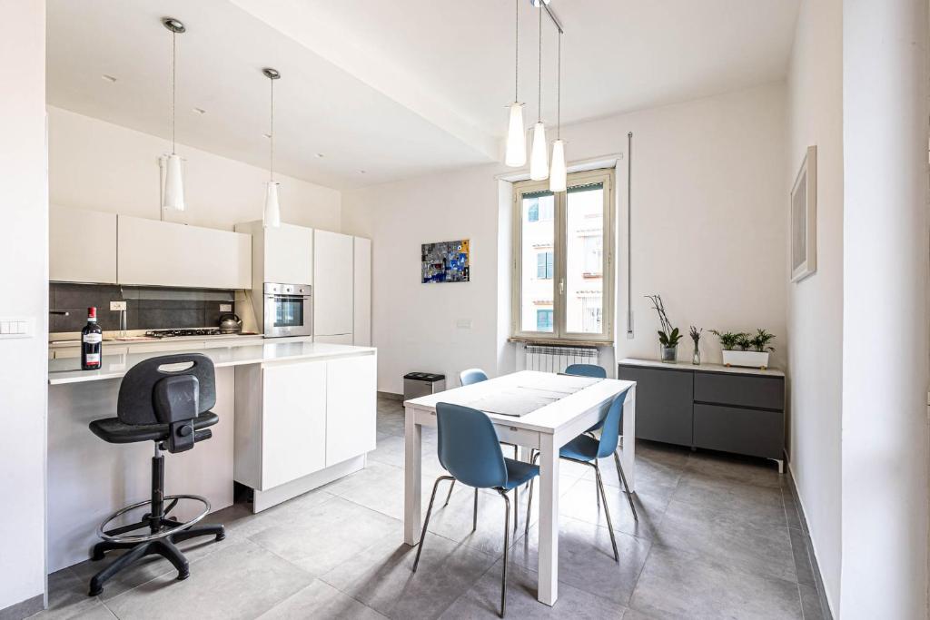 Large and bright, a stone's throw from Trastevere - 3