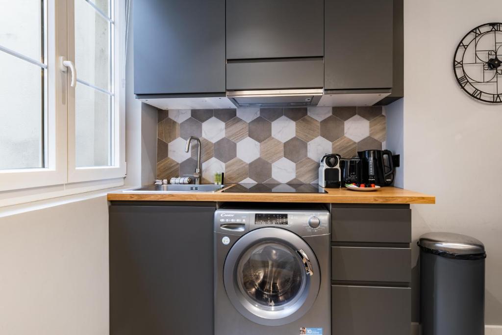 Chic 2-room apartment in the heart of Parisian luxury - 2