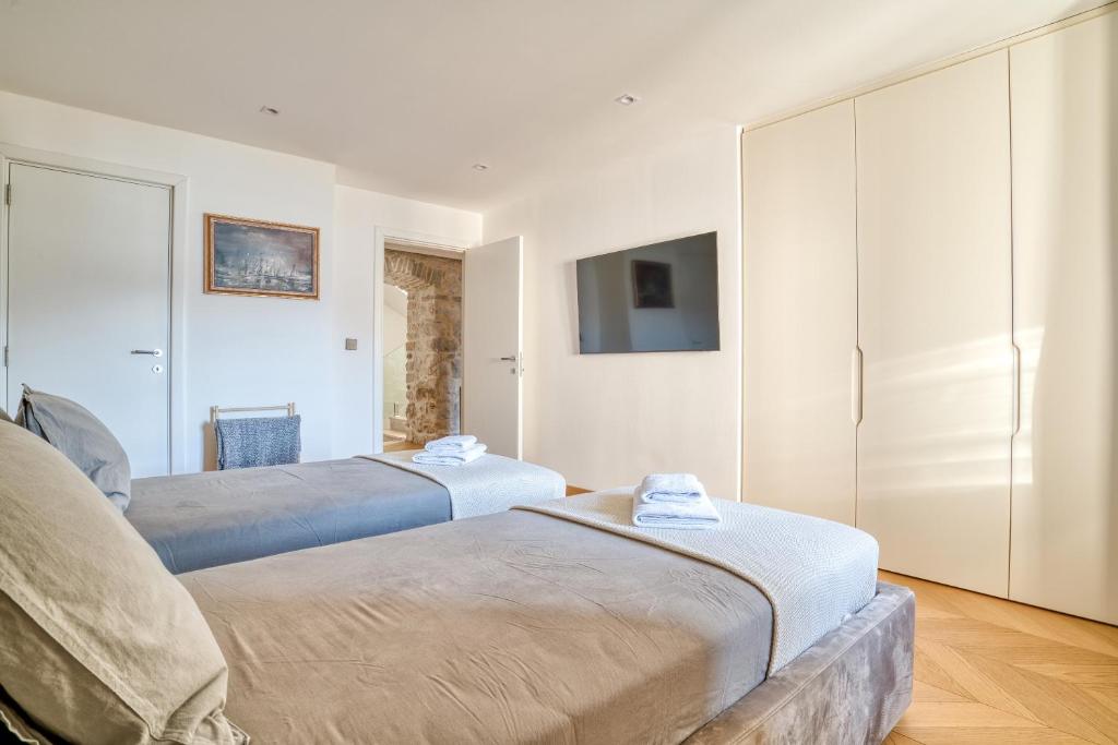 Luxury waterfront vila with Private Dock and Pool - 4