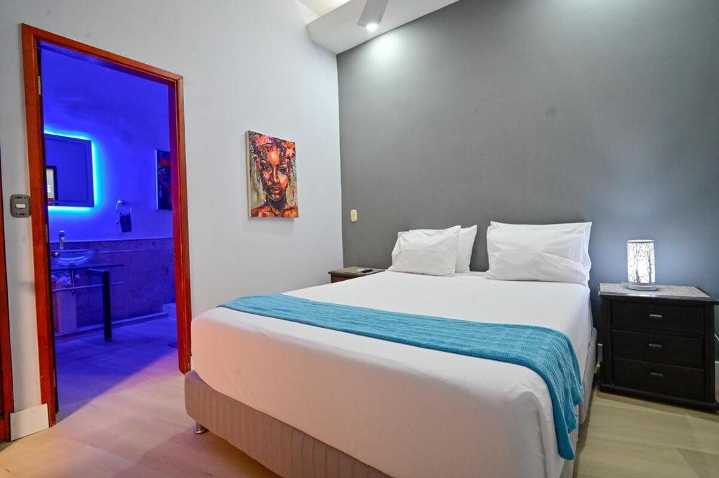 5 Bedroom Cartagena Walled City with Jacuzzi - 3