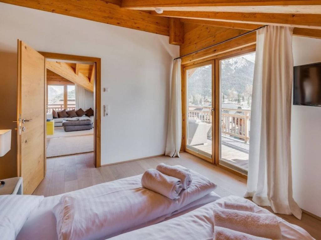 Apartment Luxus Chalet Bergblick - zentral in Seefeld- Tirol by Interhome - 4