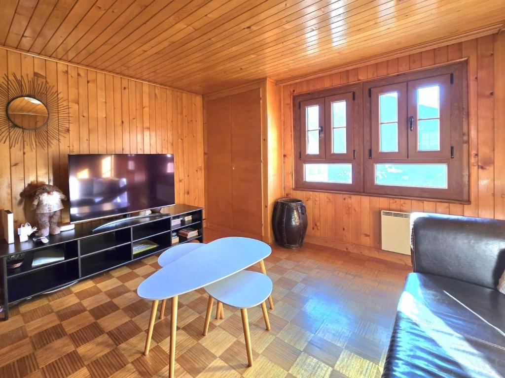 Apartment Typische Wohnung Le Ver Luisant- Val d'Hérens by Interhome - 2
