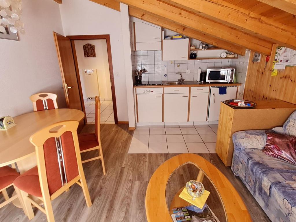 Apartment Chalet Haus - bei Einfahrt grosser Nussbaum by Interhome - 2