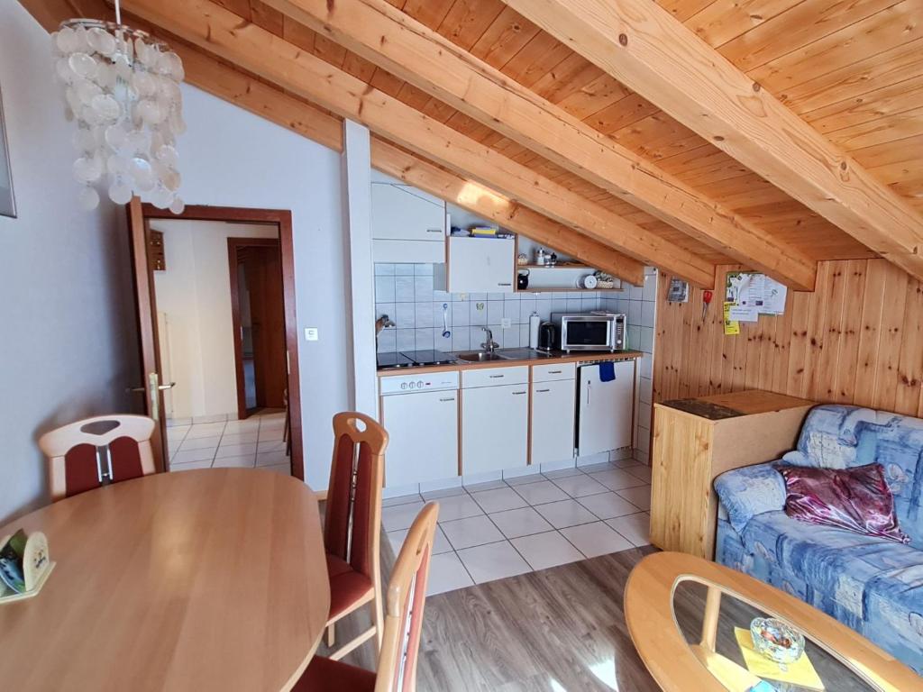 Apartment Chalet Haus - bei Einfahrt grosser Nussbaum by Interhome - 3