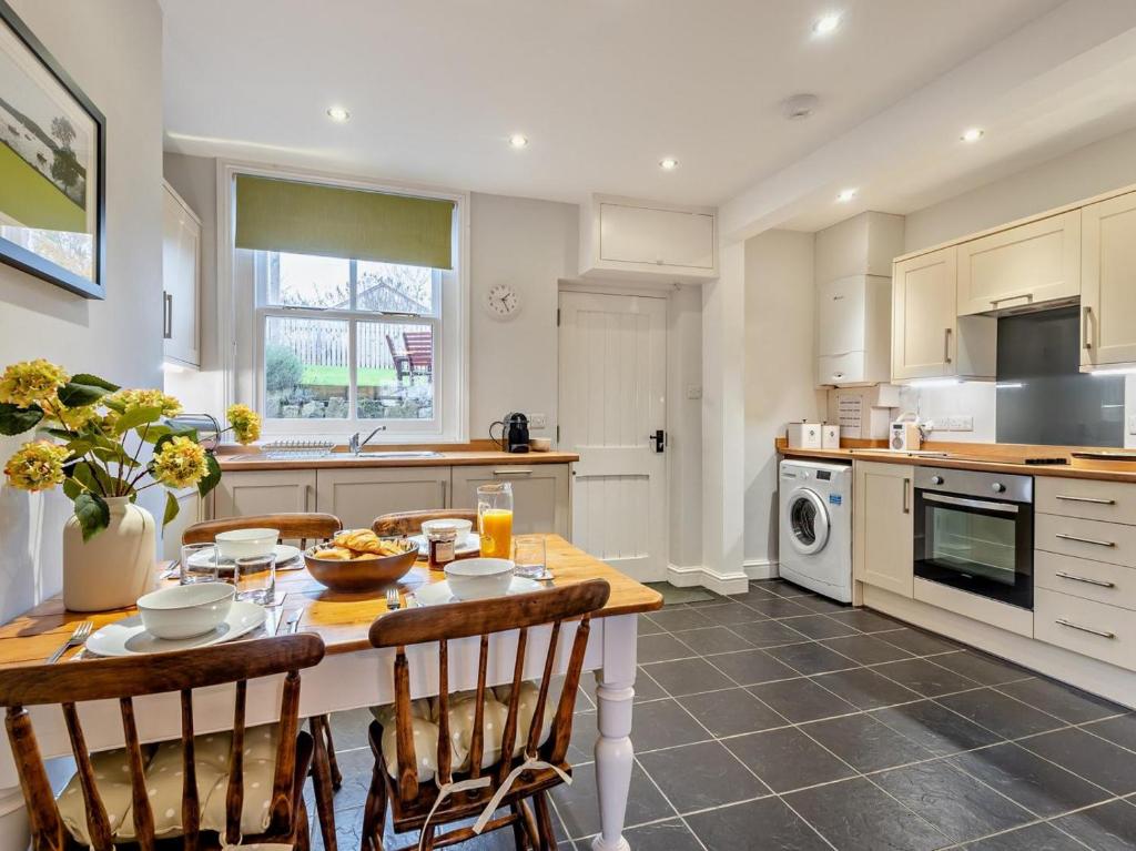 2-Bed Cottage in Keswick photo 3