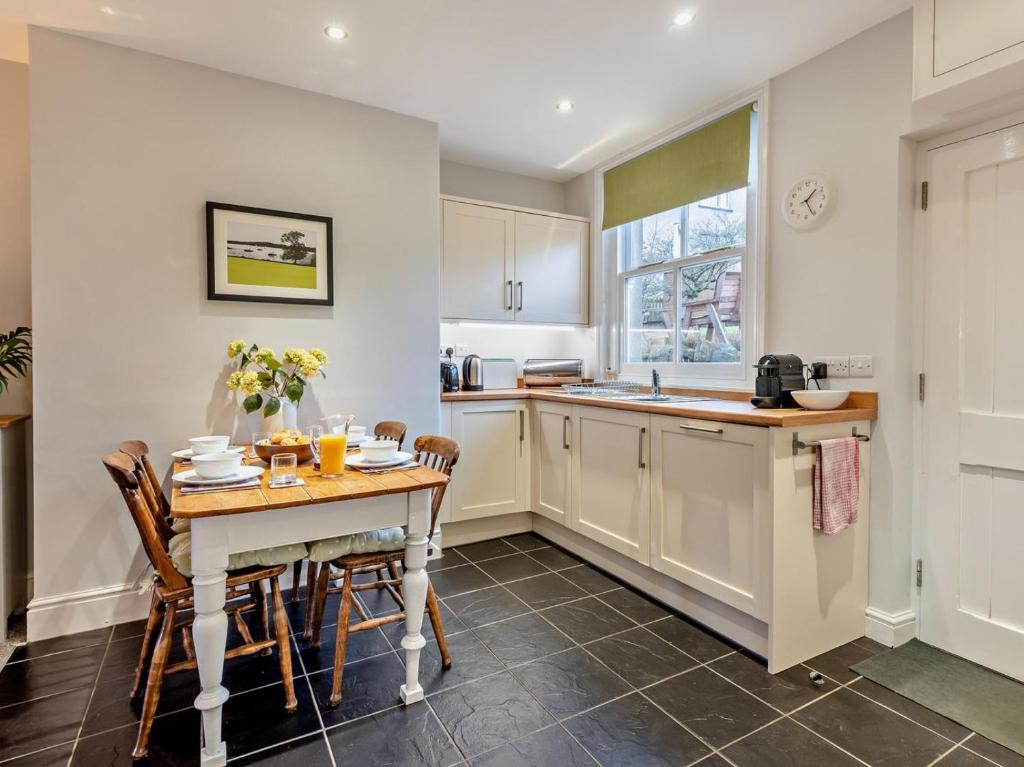 2-Bed Cottage in Keswick photo 5