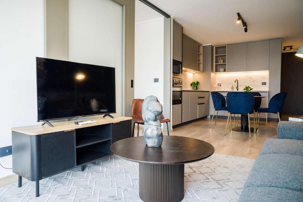 Las Condes 2BR Apt Pool & Views for 5 - 3