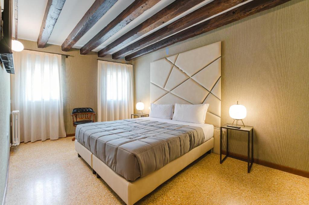 Venice Royal Residence - 5 min from Train Station & Private Parking - 2