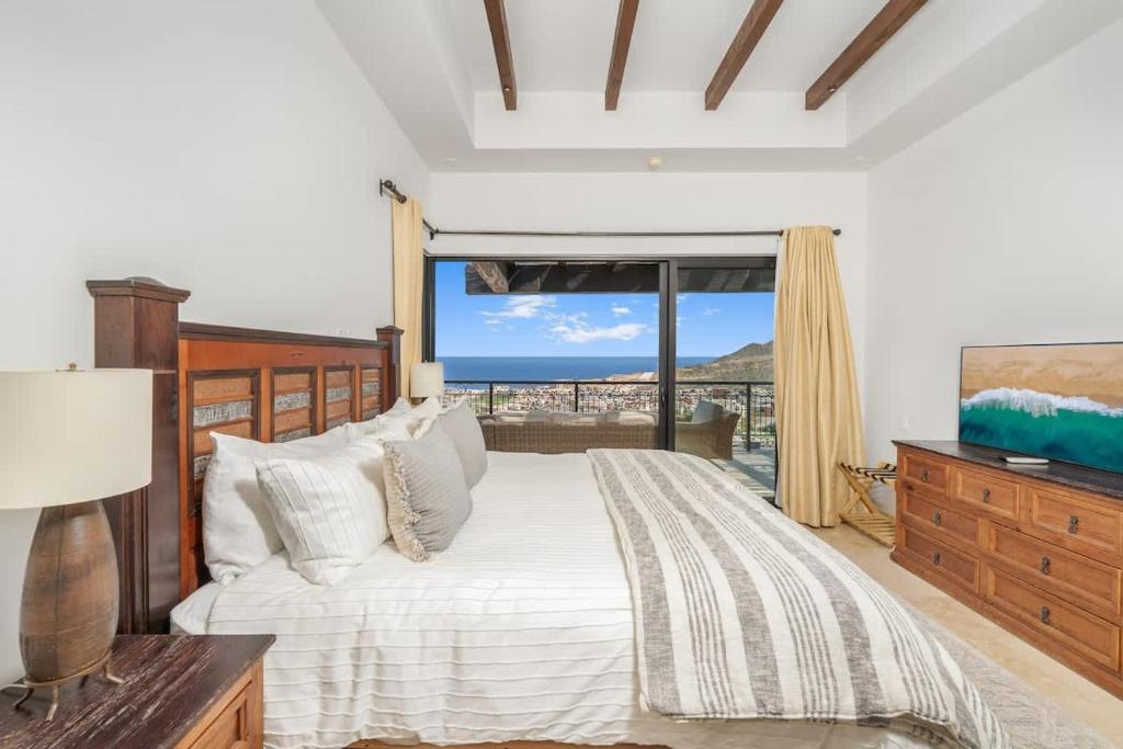 Quivira PH 3BR Premium Condo w Golf Cart - 3