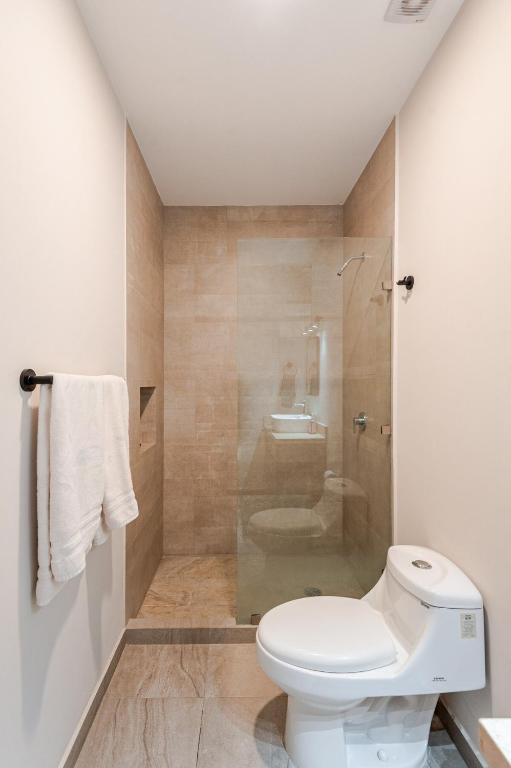 Habitación y baño privado en departamento compartido - 4