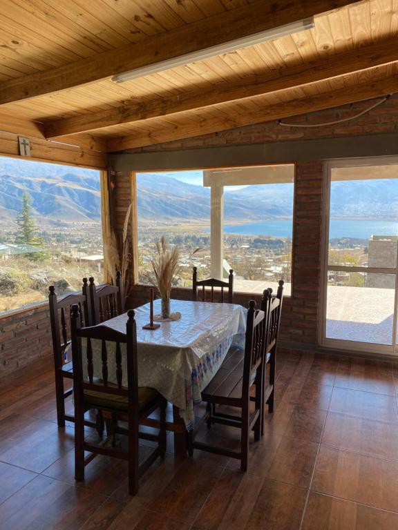 Casa en la montaña con gran vista al valle y lago - 3