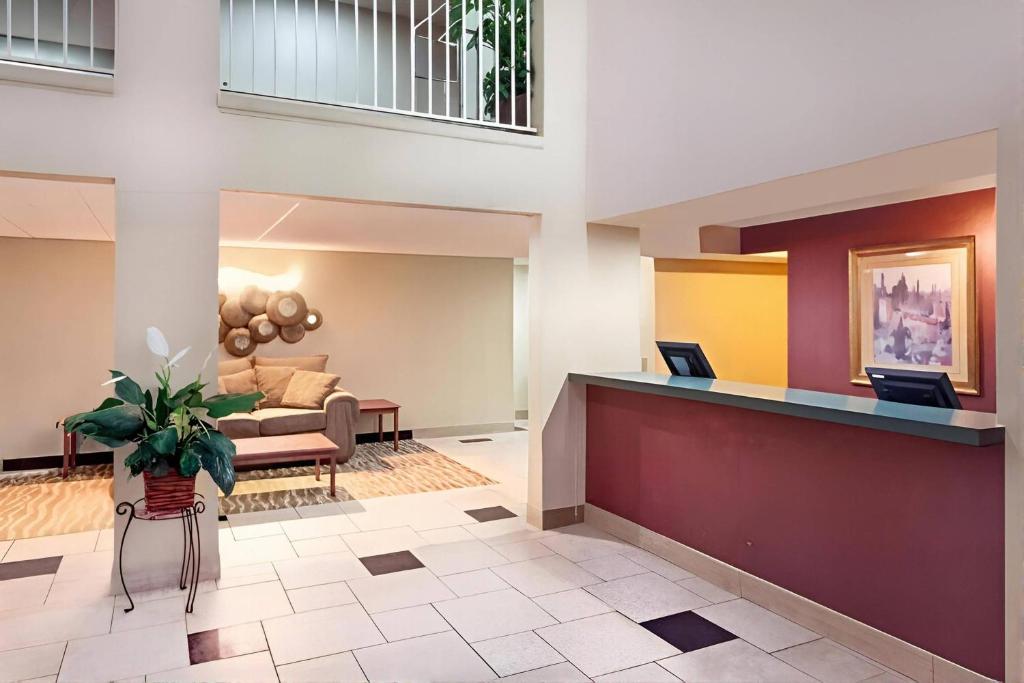 Lobby, Rodeway Inn & Suites Chandler - Phoenix South I-10 in Phoenix (AZ)