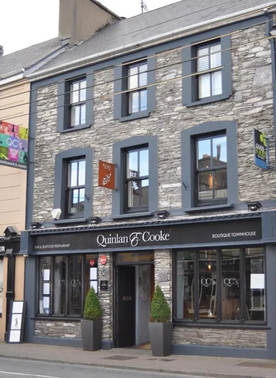 Quinlan & Cooke Boutique Townhouse and QCs Seafood Restaurant, hotel in Cahersiveen