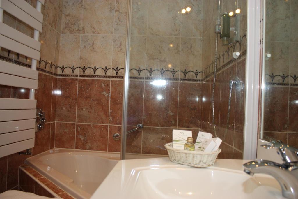 Hotel La Ferronniere photo
