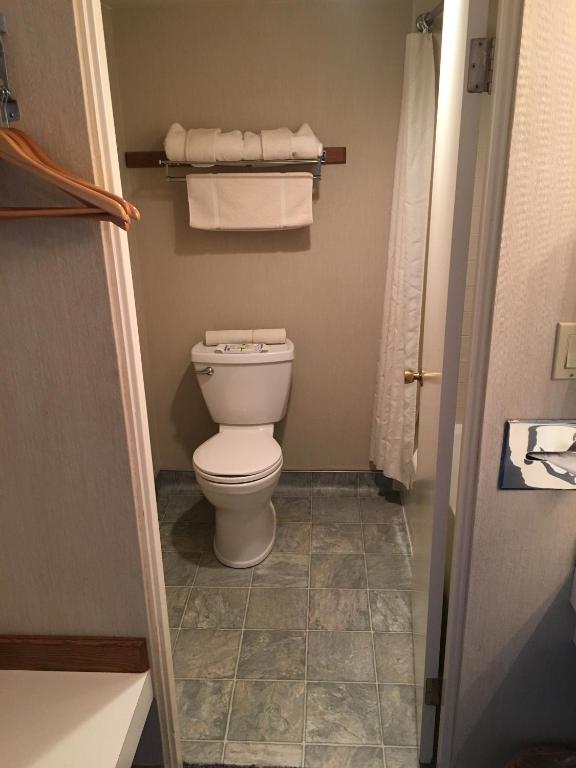 Flagship Inn photo