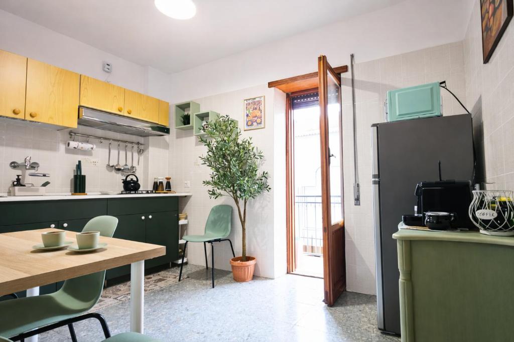 Marina e Lucio Bright Apartment San Paolo Metro near Colosseum 4 Guests - 3