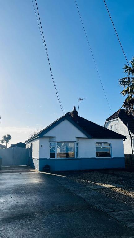 Seaside Getaway 3 Bedrooms, Poole photo 8