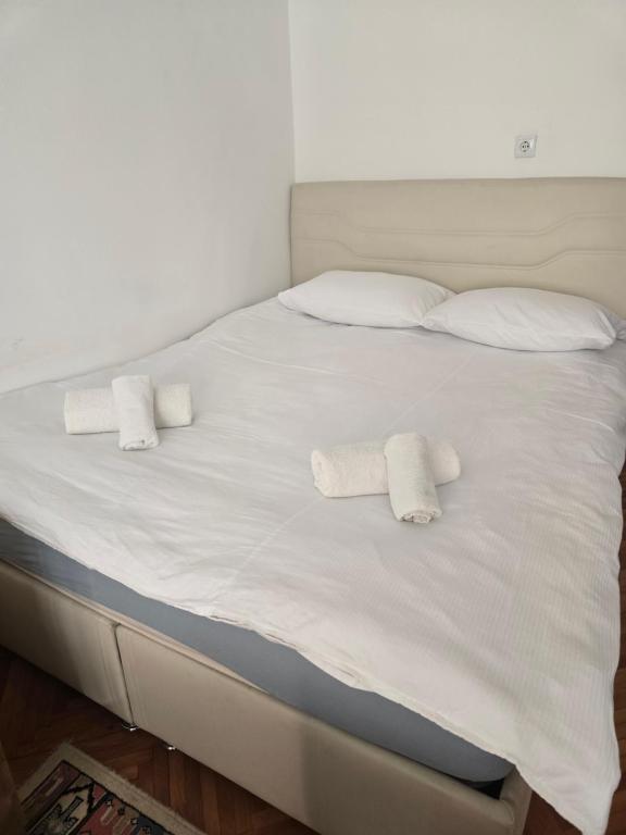 Drvenija old town free parking 2 cars quietly warm all walk distance - 5