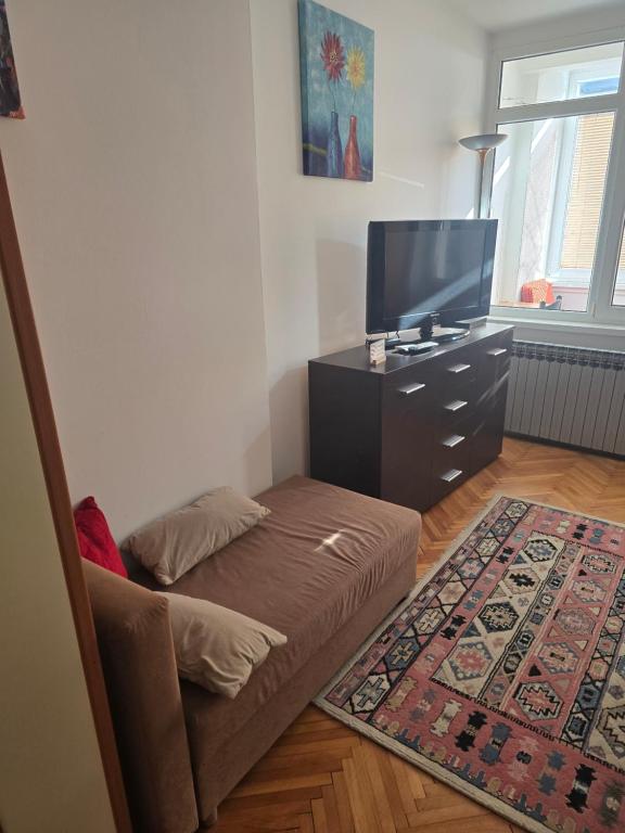 Drvenija old town free parking 2 cars quietly warm all walk distance - 4