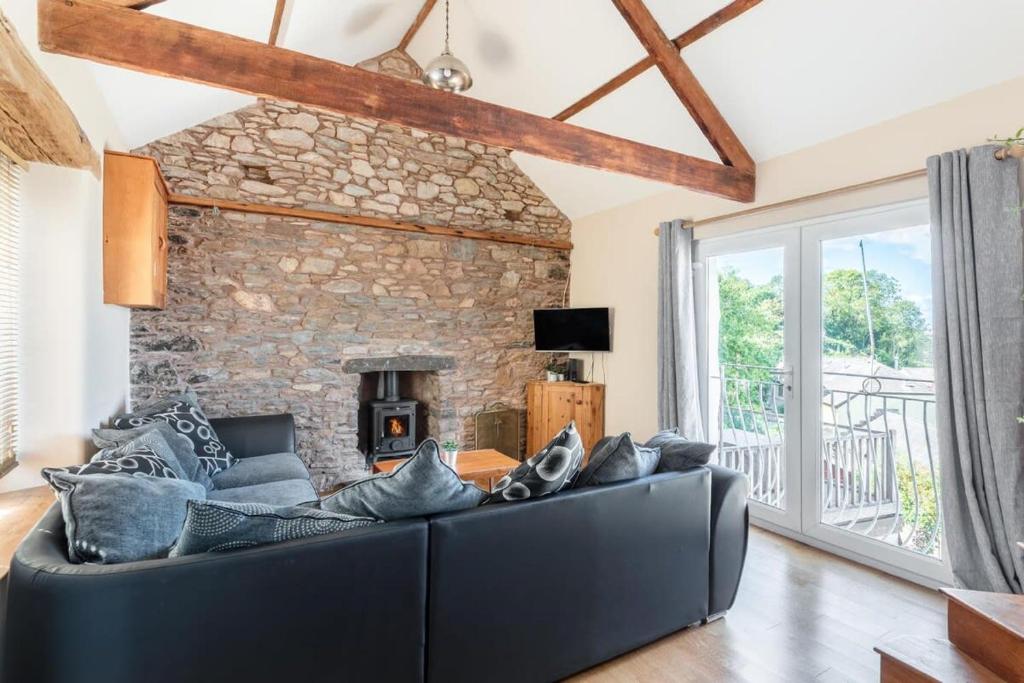 Cosy Fisherman's Cottage with Sea Views, Plymouth photo 2