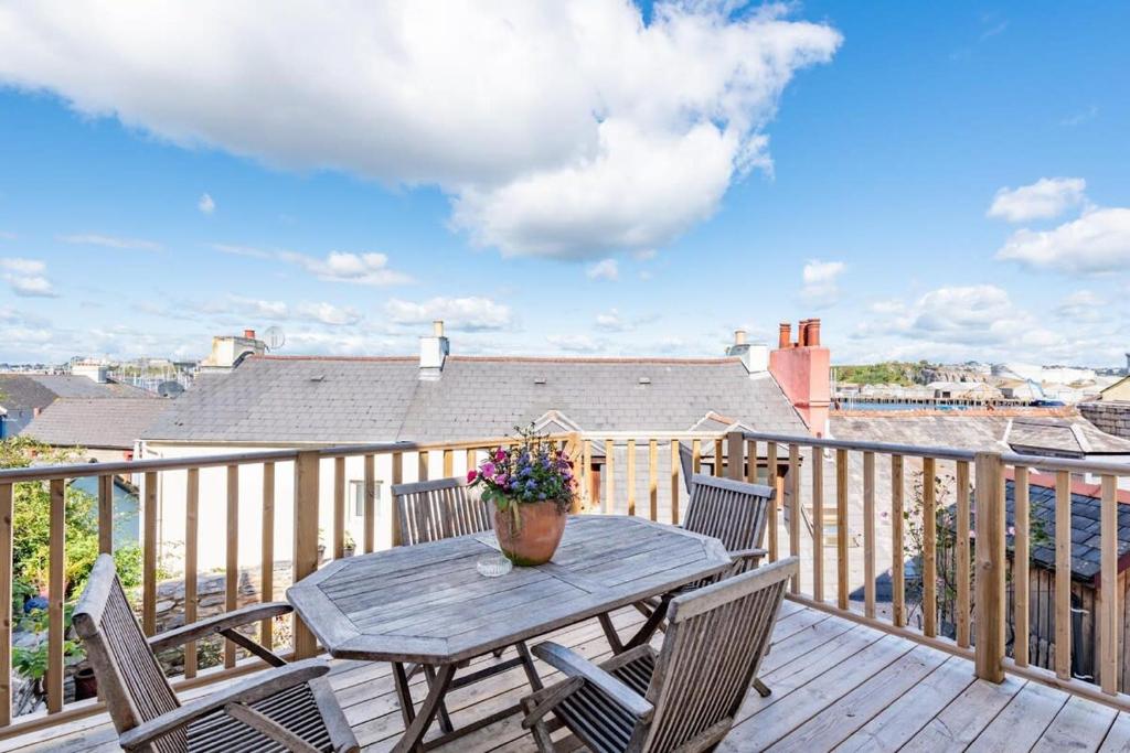 Cosy Fisherman's Cottage with Sea Views, Plymouth photo 3