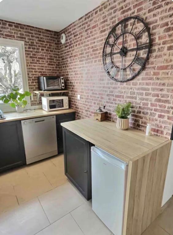 Appartement lumineux 45 m2 avec parking proche gare et centre de Reims - 2