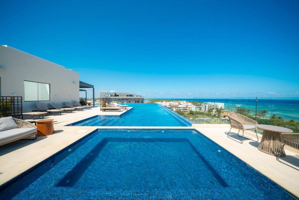 Luxury 3 BR Condo with Ocean View & Pool - Marila 503 - 2