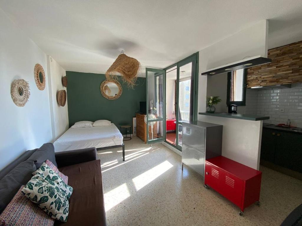 STUDIO - Proche Mer, Terrasse et PARKING PRIVATIF - 1