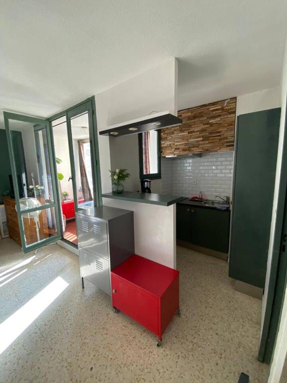 STUDIO - Proche Mer, Terrasse et PARKING PRIVATIF - 2