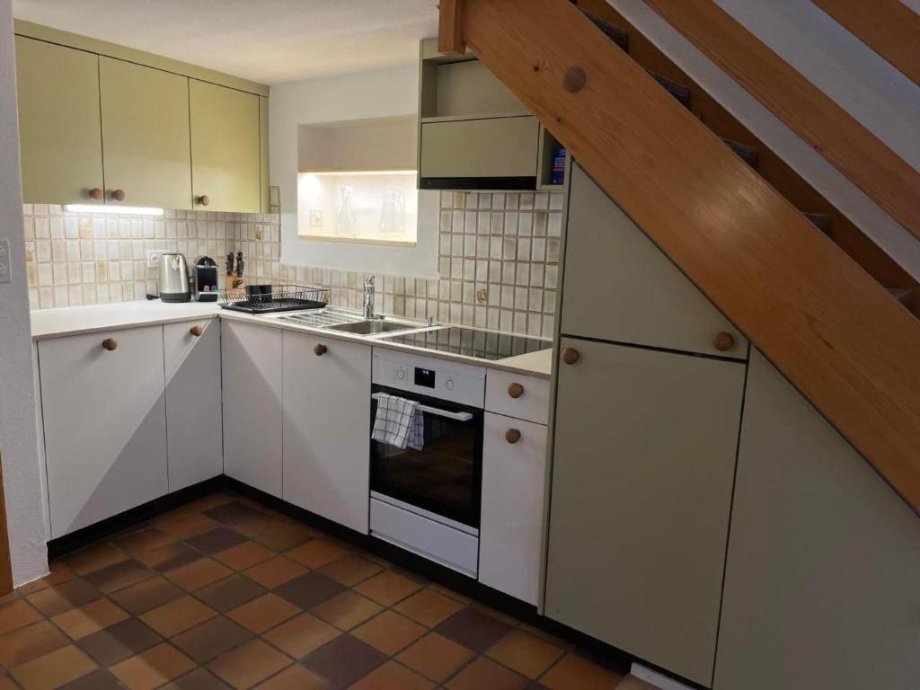 Apartment Gemütlich eingerichtete Ferienwohnung Chasa by Interhome - 3