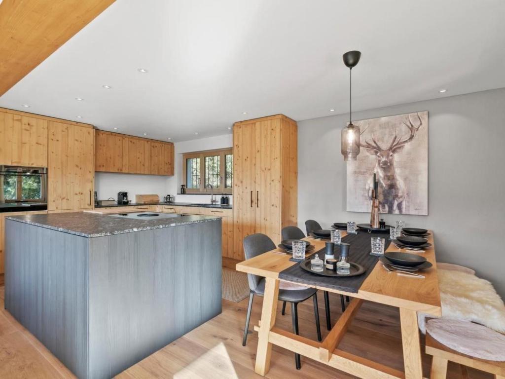 Holiday Home A&Y Chalet zum goldenen Hirsch by Interhome - 4