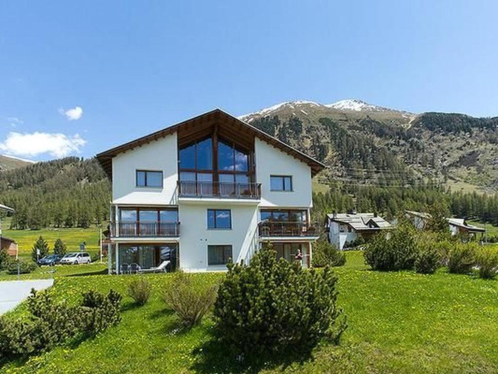 Apartment Chesa Rosatsch by Interhome - 1