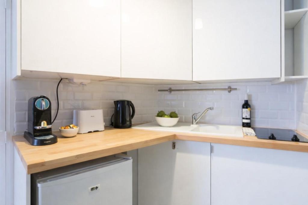 Parisian Charm Studio - Ideal Stay for 3 Guests - 5