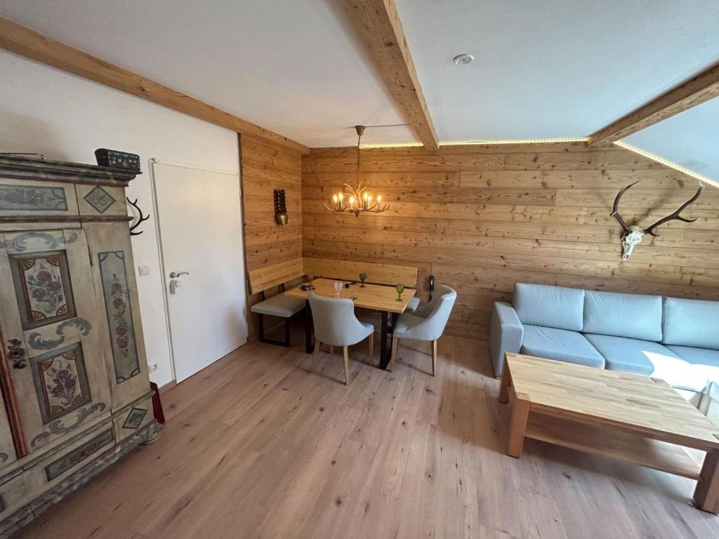 Apartment FeWO Allgäu Chalet - gemütliche Hüttenatmosphäre und Schwimmbad und Sauna im Ha by Interhome - 3