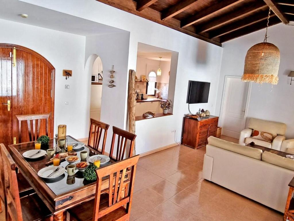 Holiday Home Komfortables Ferienhaus in Corralejo mit privatem Garten und beheiztem Pool by Interhome - 4