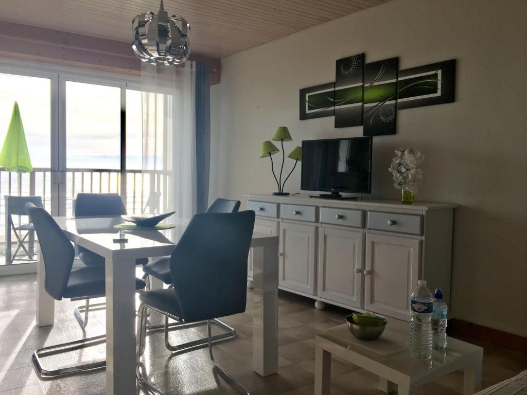 Apartment APPARTEMENT GRAND BALCON FACE MER WIFI GRATUIT by Interhome - 4