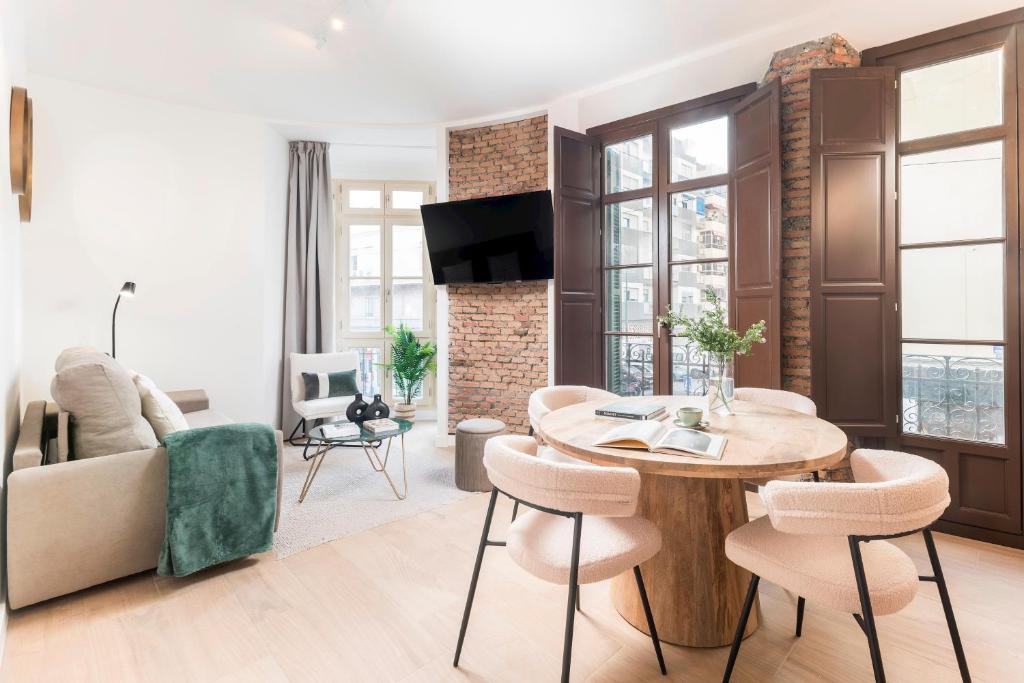 Homeclub Design and Comfort Near the City Center I - 1