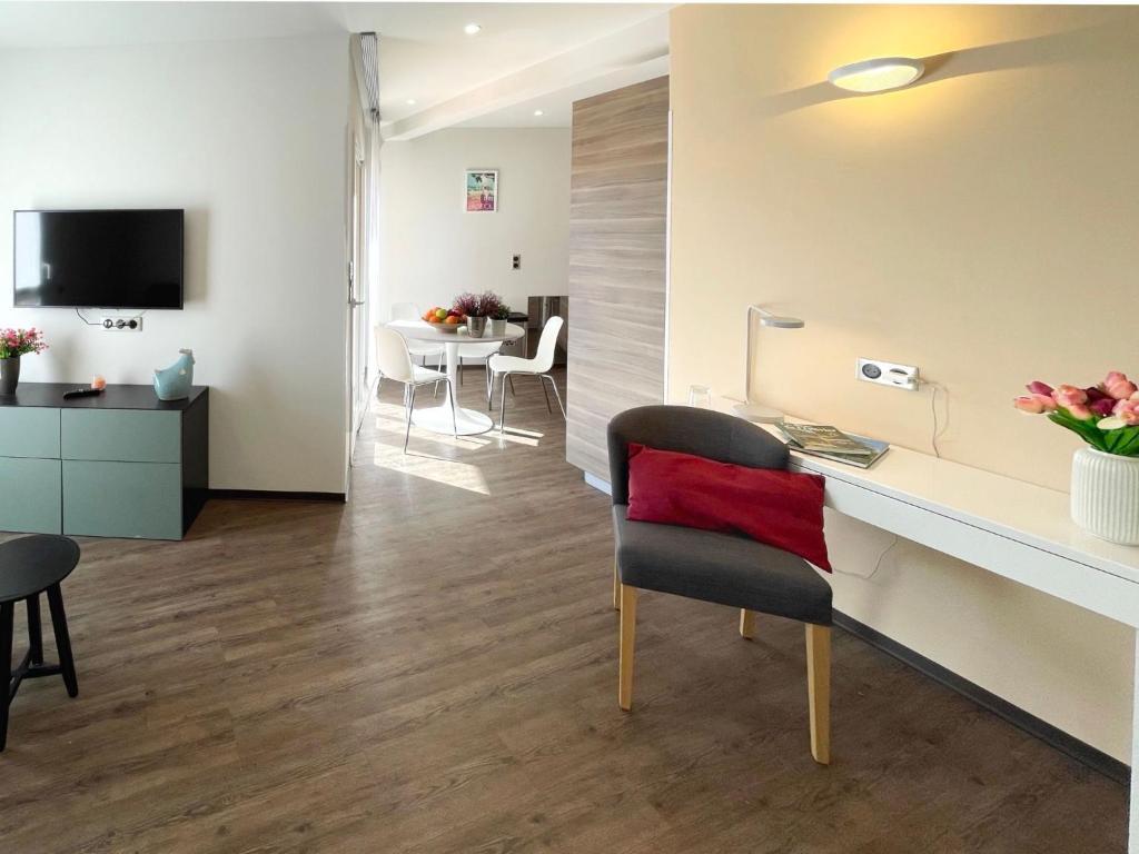 Apartment Provenzalisches Landhaus am Meer in ruhiger Lage- by Interhome - 2