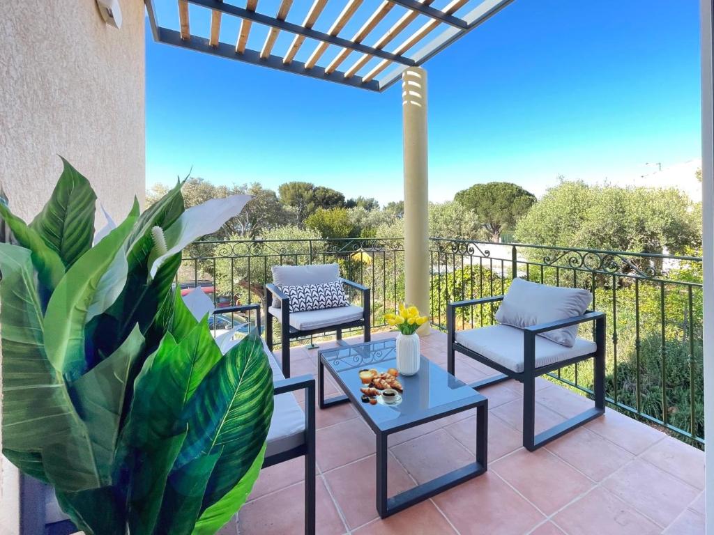 Apartment Provenzalisches Landhaus am Meer in ruhiger Lage- by Interhome - 4