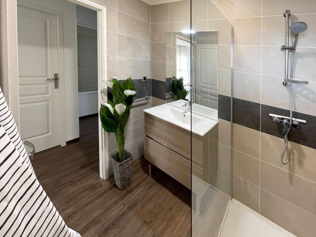 Apartment Provenzalisches Landhaus am Meer in ruhiger Lage- by Interhome - 5