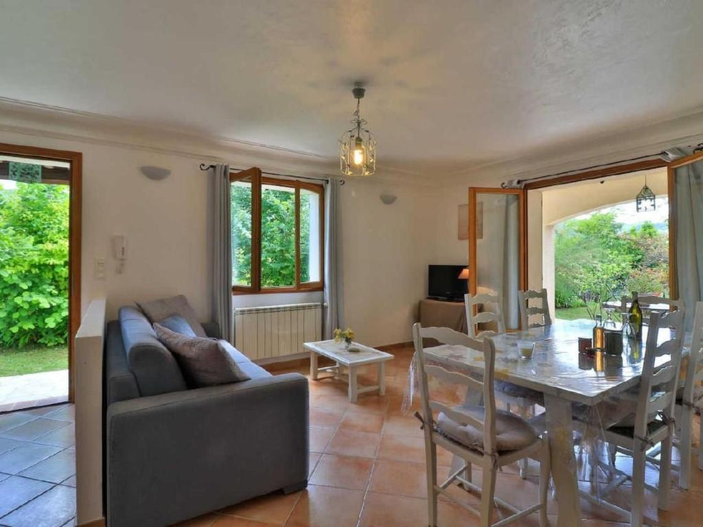 Apartment Appartement in Le Bar-Sur-Loup mit Eigenem Garten by Interhome - 2