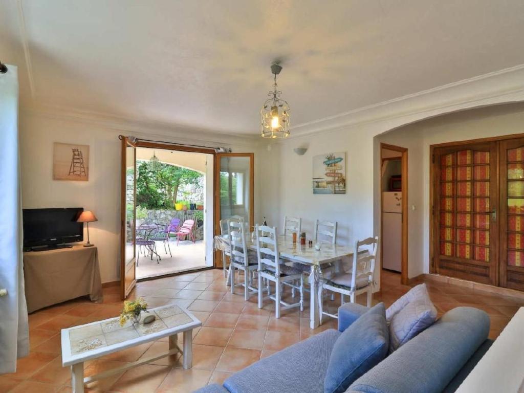 Apartment Appartement in Le Bar-Sur-Loup mit Eigenem Garten by Interhome - 4