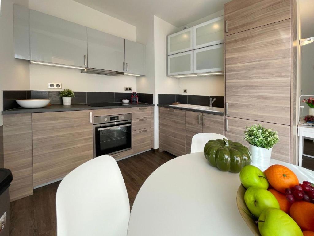Apartment Provenzalisches Landhaus am Meer in ruhiger Lage- by Interhome - 5