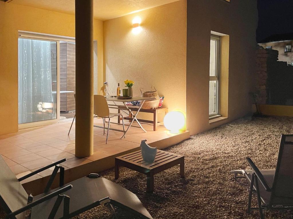 Apartment Provenzalisches Landhaus am Meer in ruhiger Lage- by Interhome - 4
