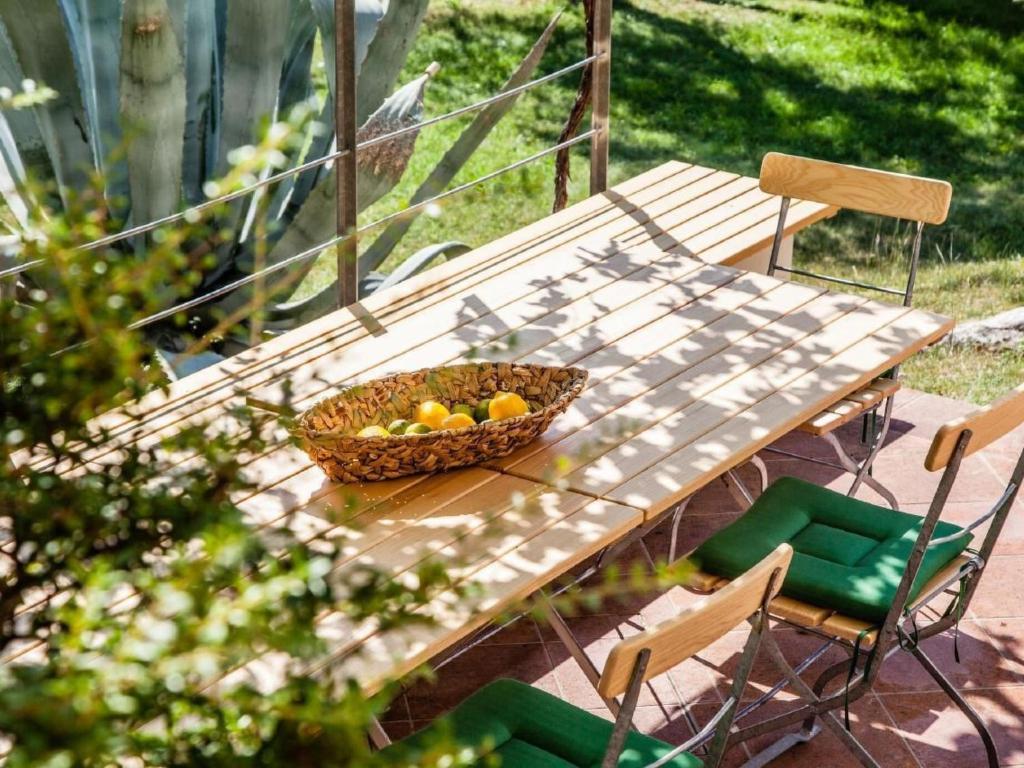 Holiday Home Rustiko-Landhaus mit Infinity-Pool und Seeblick by Interhome - 5