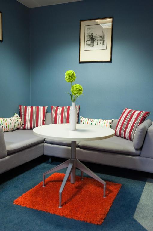 Shared lounge/TV area