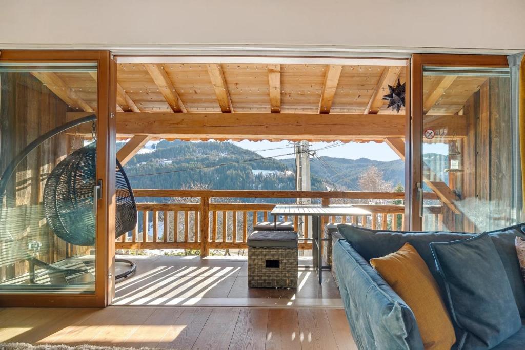 Chalet Abeille 12 Guests • Hot Tub • Free Ski Bus - 4