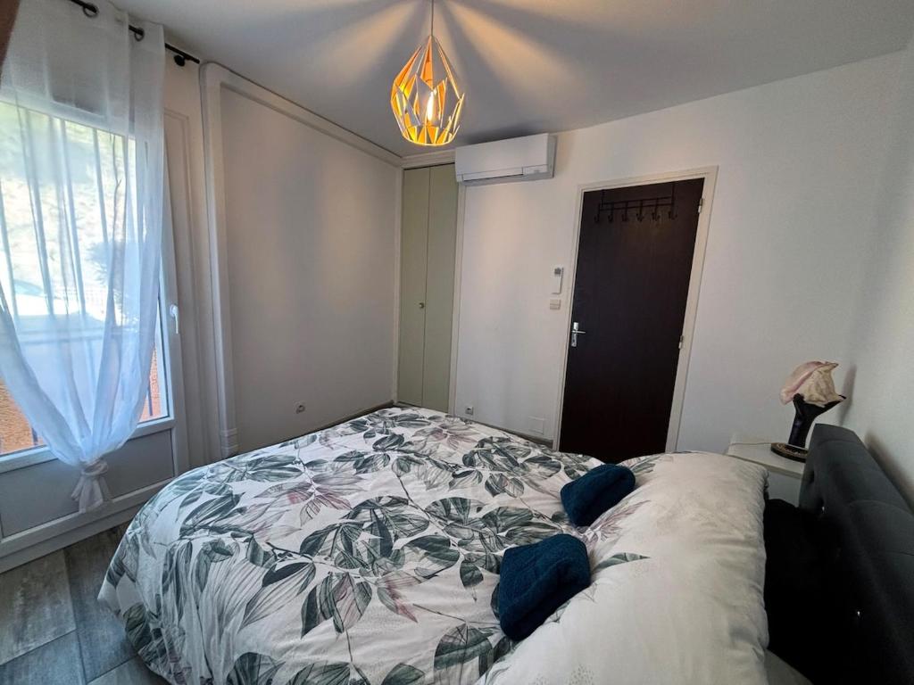 Ground floor near center whith Balcony, Air conditioning, Parking - 2